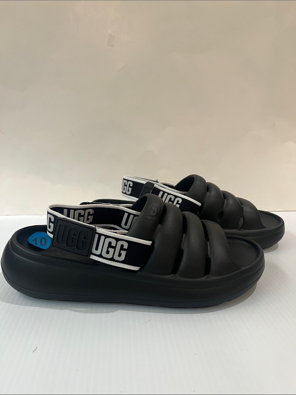 New UGG Women’s Black Slide Sandals with Logo Heel Strap in Size 10 - Picture 3 of 5